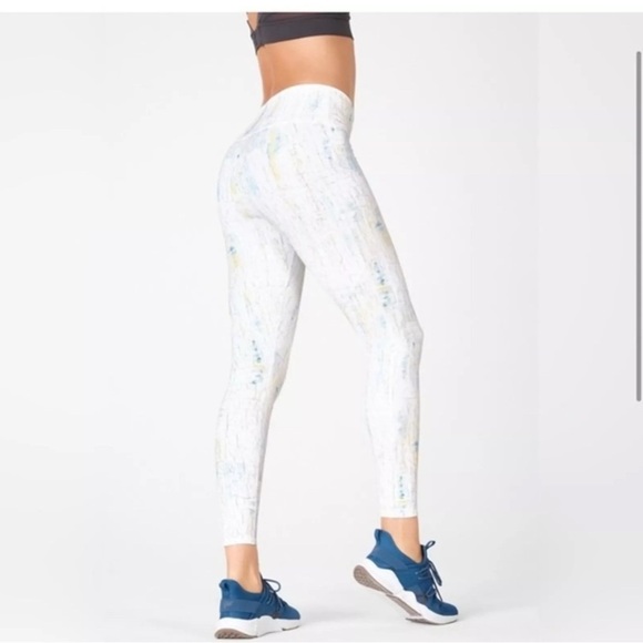 Powerhold Made Fabletics- White Reflective Crackle HighRise Leggings Medium EUC - Picture 5 of 5
